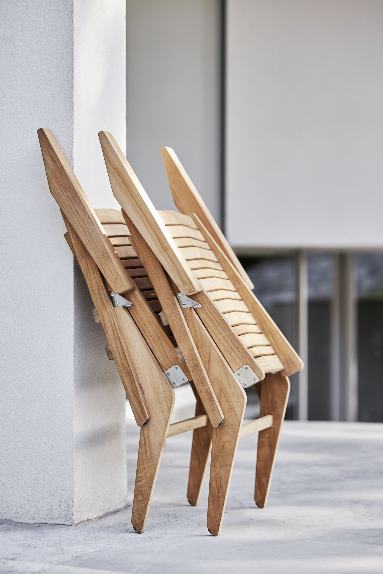 Flip store lounger chair